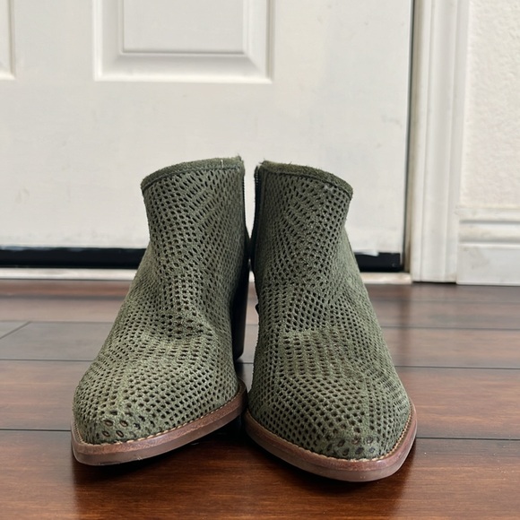Lucky Brand "Zeshia" Olive Green Suede Bootie Size 8.5 Like New Boho Rodeo - Picture 3 of 9